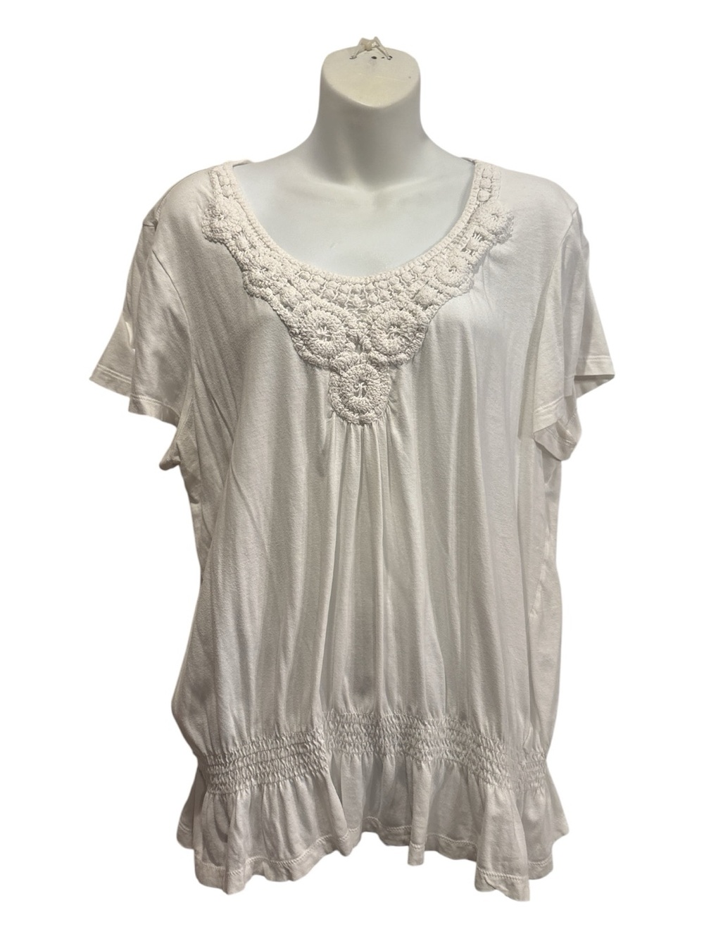 Izod White Crochet Yoke Short Sleeve Top. Size XLarge